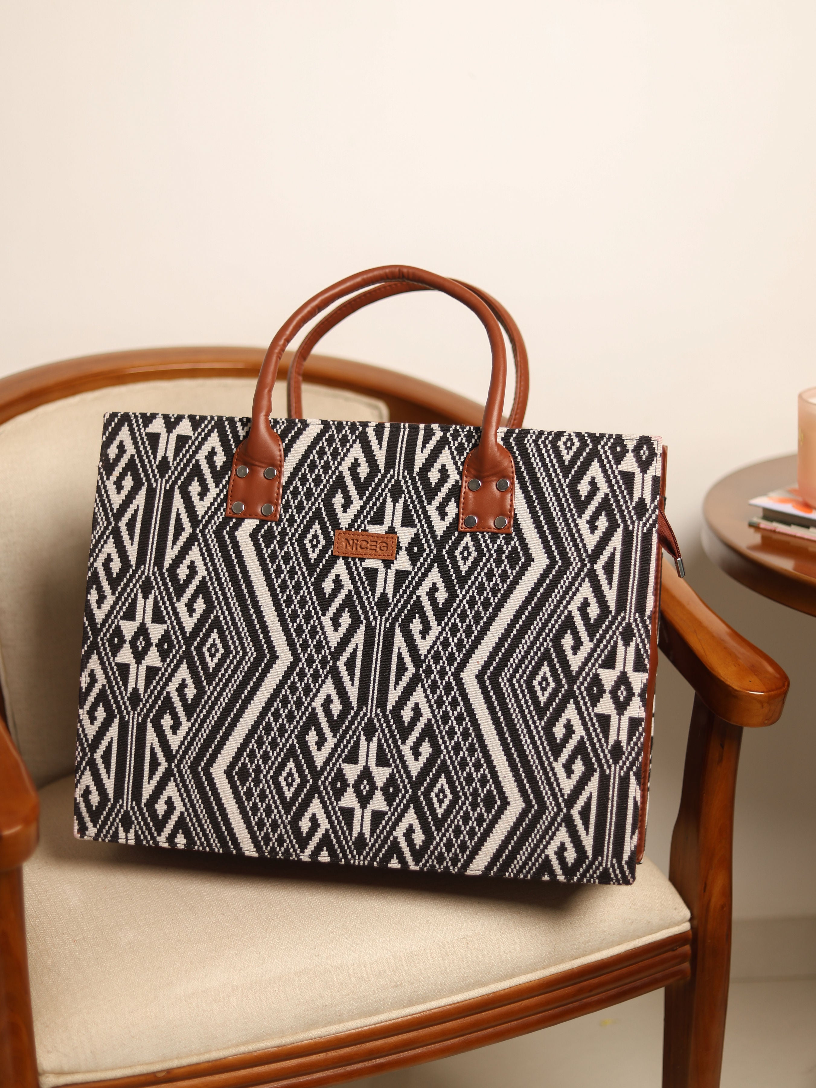 Onyx – Everyday Tote Bag